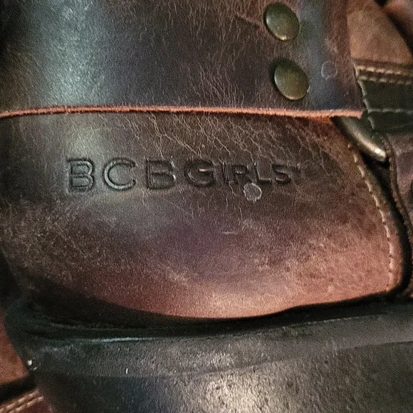 Women's Brown Leather Boots. BCBGirls. SZ 81/2 - Picture 4 of 8